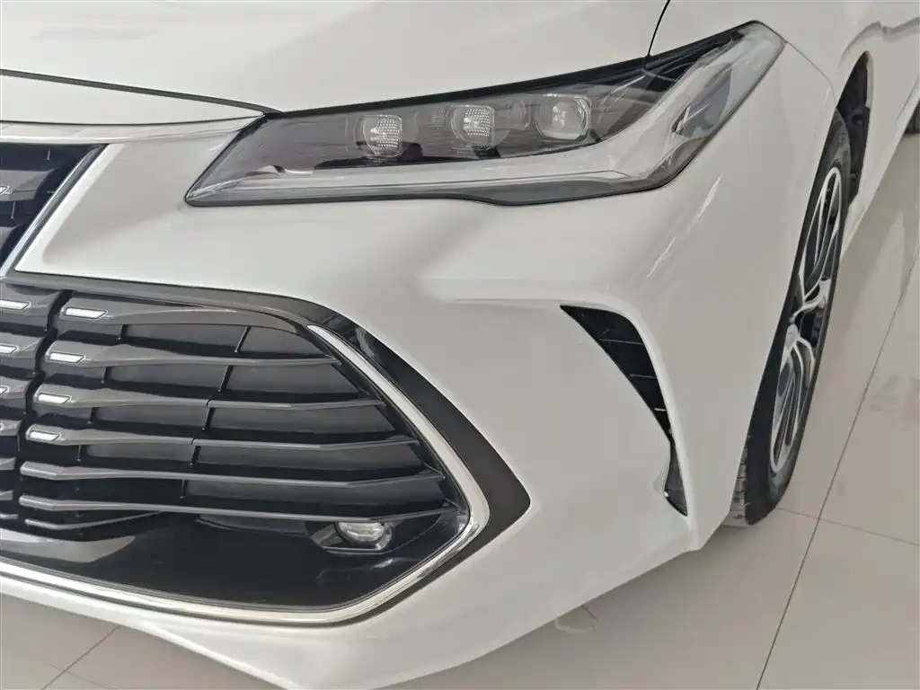 Toyota Avalon 2023 2.0L Luxury Edition фото 3