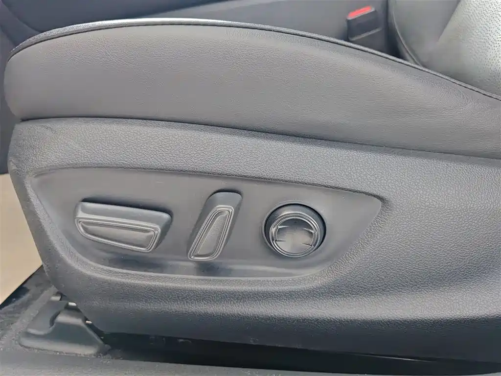 Toyota Avalon 2023 2.0L Luxury Edition фото 20
