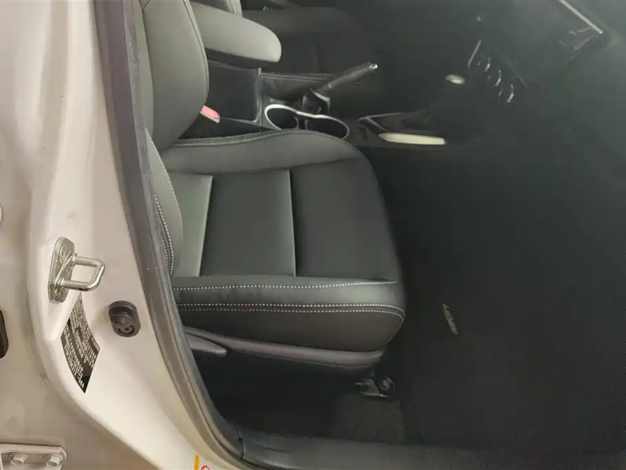 Toyota Levin 2018 185T CVT Premium Edition China V фото 8