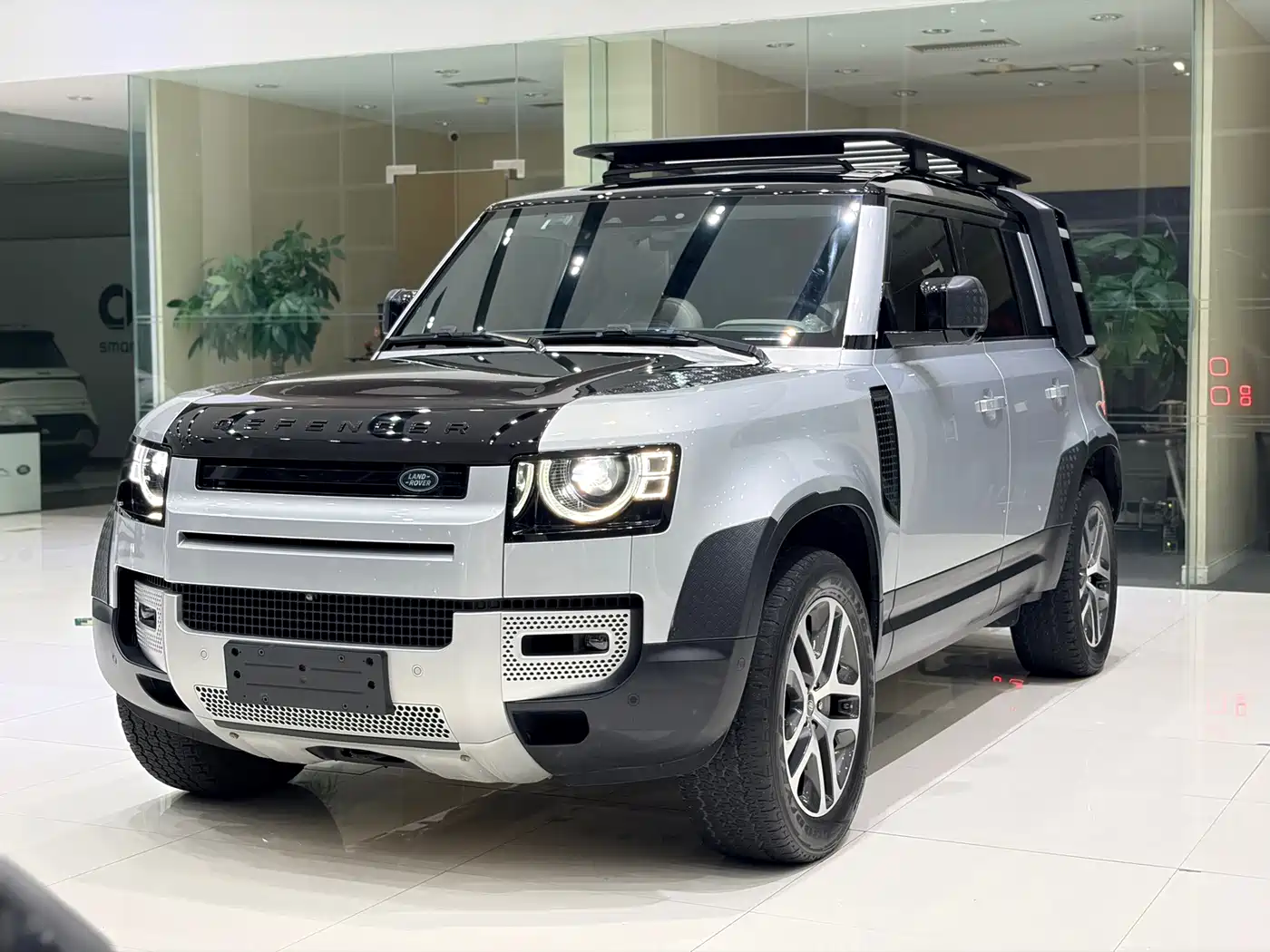 Photo 1 - Land Rover Defender