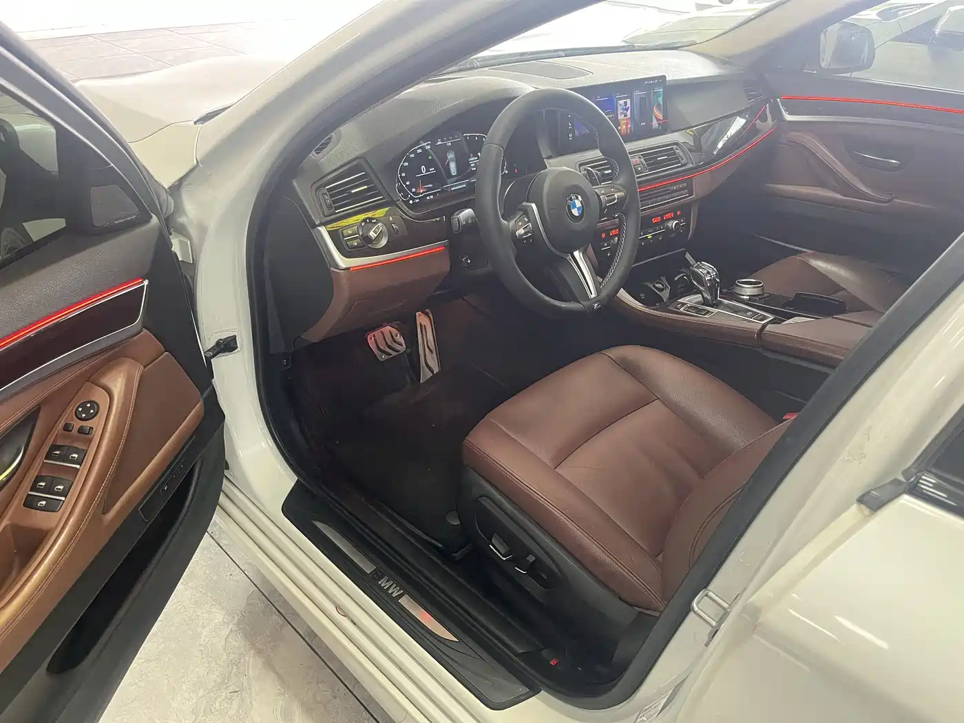 BMW 5 Series 2014 528Li Leading Edition фото 5