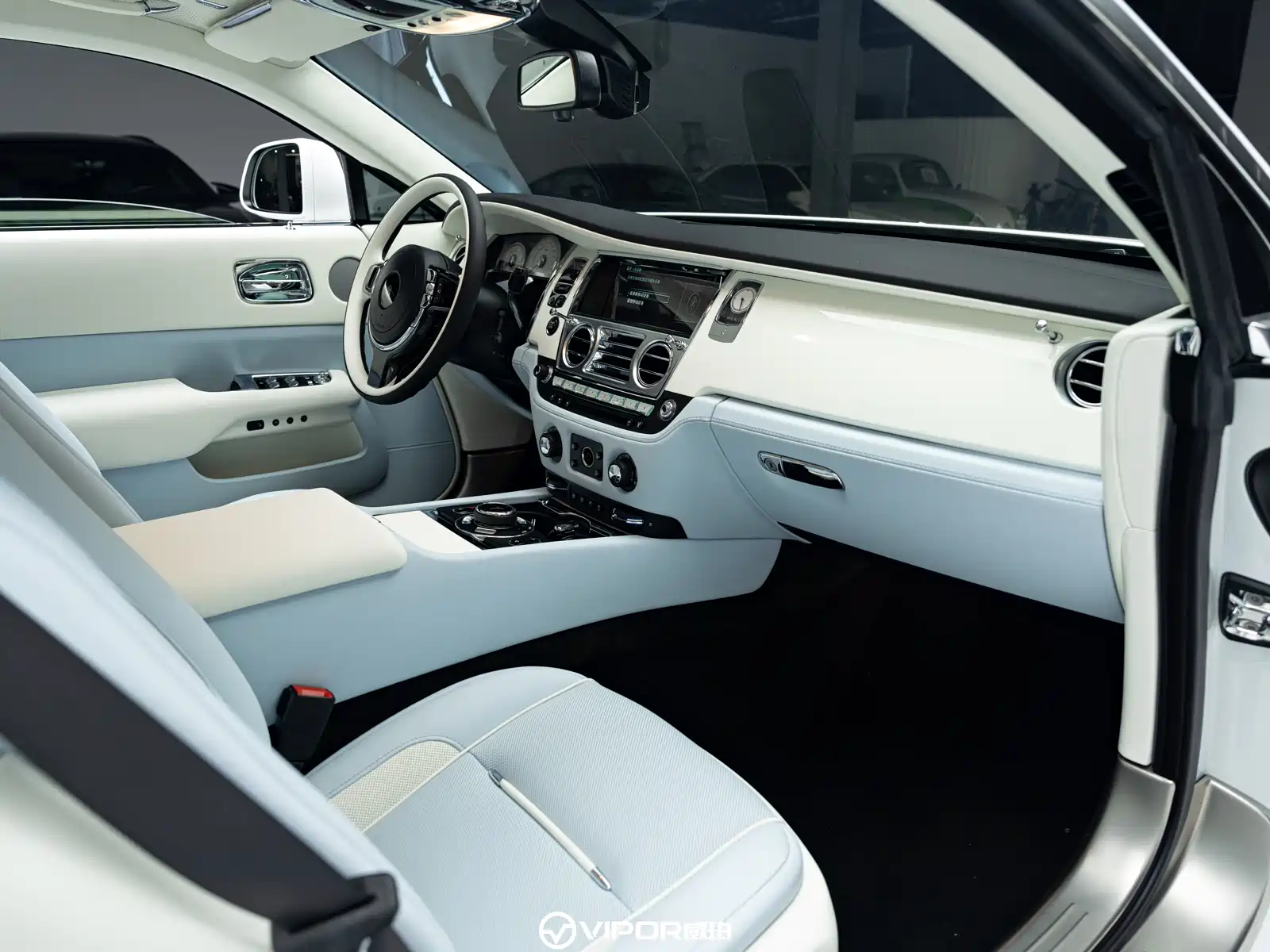 Фото 9 - Rolls-Royce Wraith