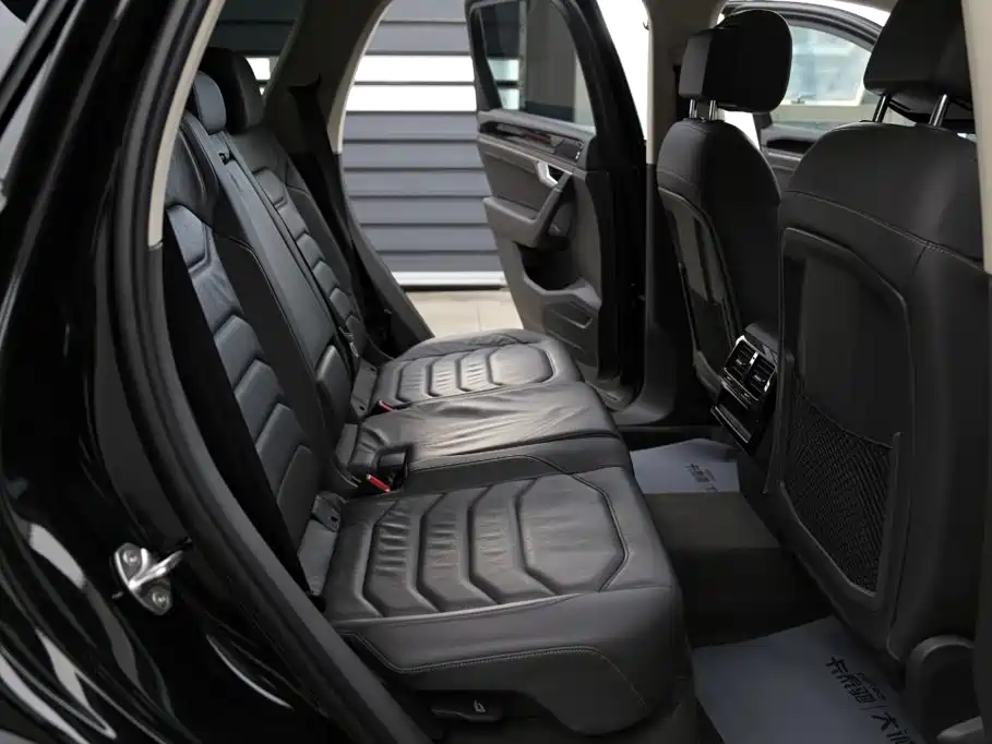 Volkswagen Touareg 2024 2023 3.0TSI R-Line Classic Sports Package