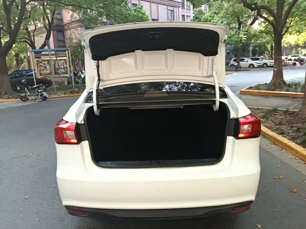 Roewe 360 2017 2017 1.5L Auto Luxury Edition
