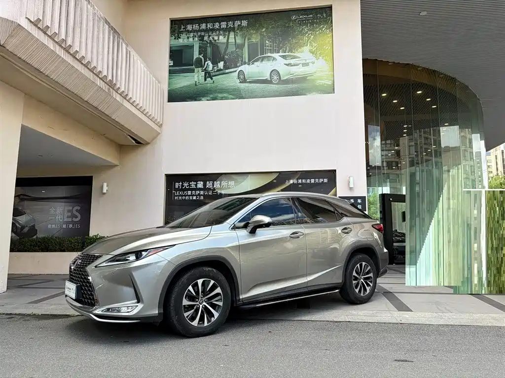Фото 1 - Lexus RX