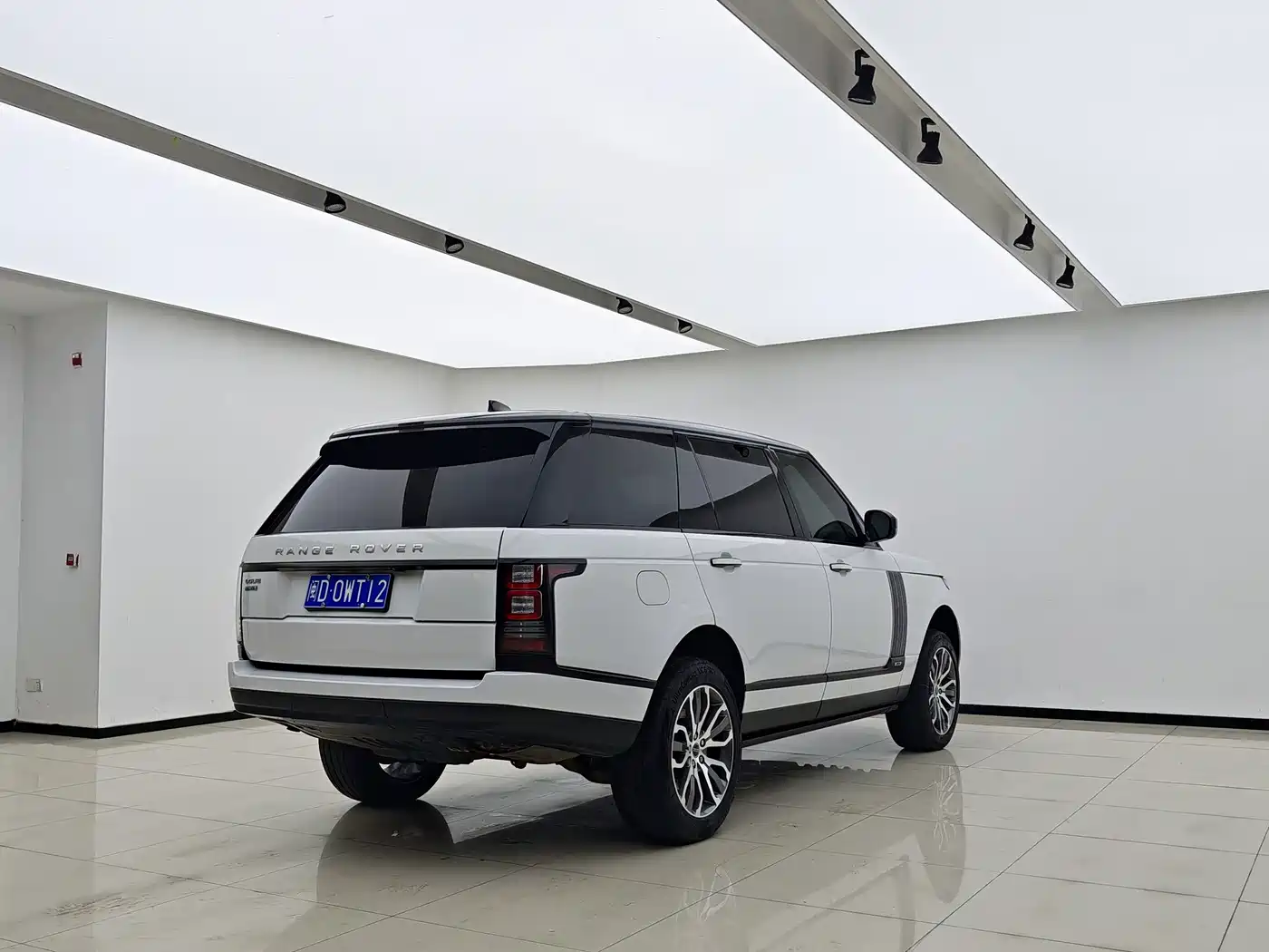 Photo 9 - Land Rover Range Rover