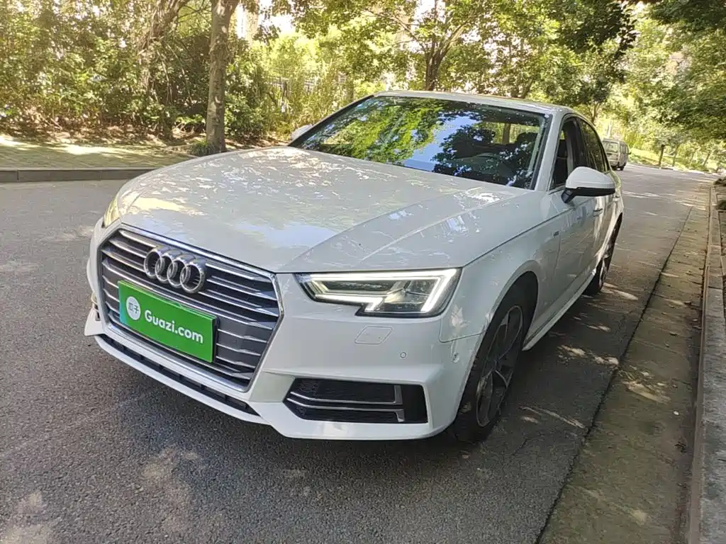 Фото 1 - Audi A4L