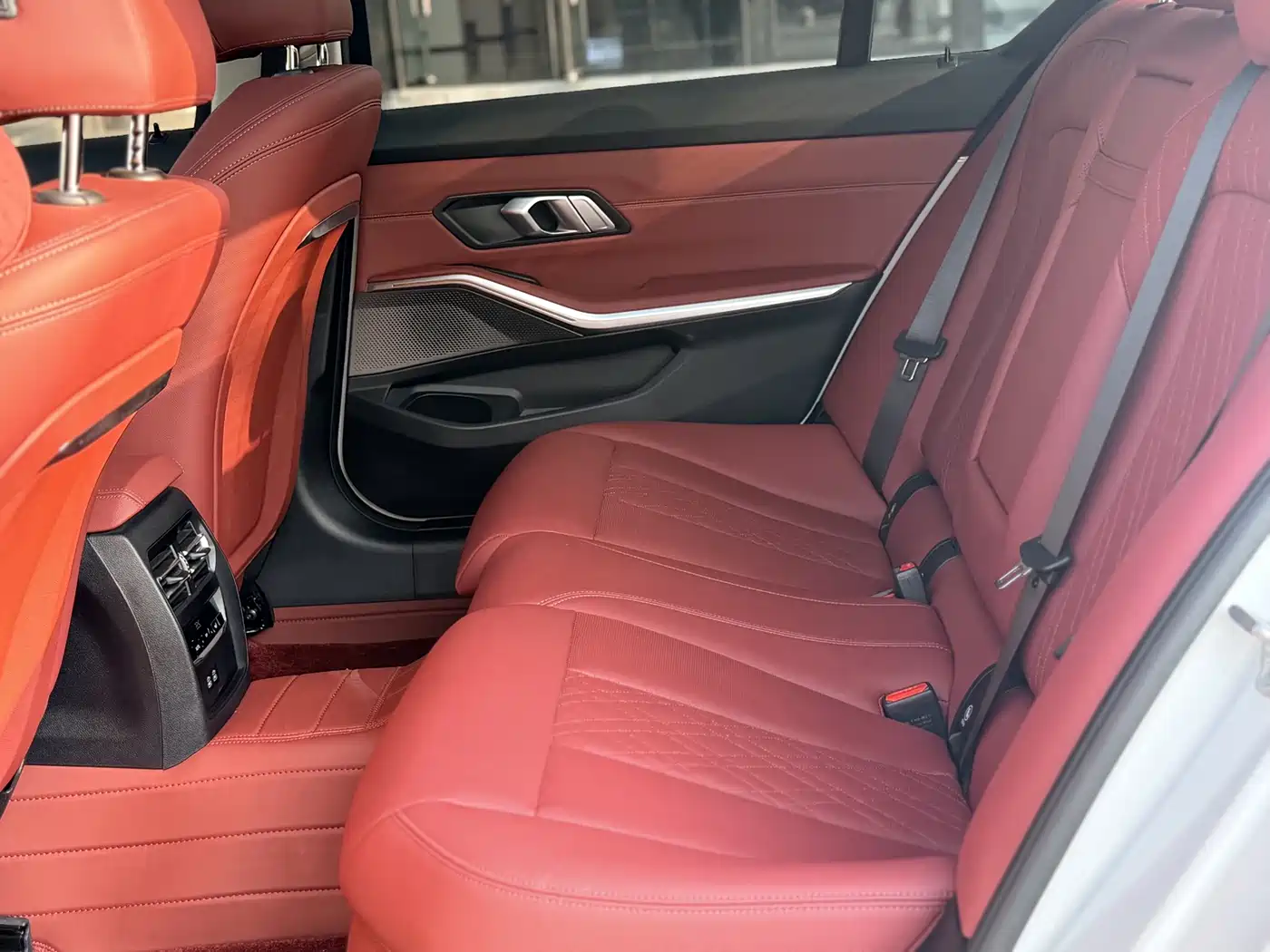 BMW 3 Series 2023 325Li M Sport Black Night Package фото 14