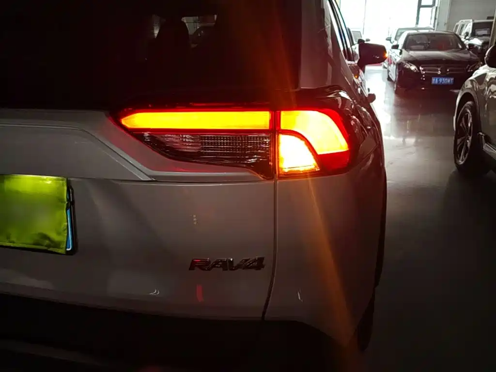 Toyota RAV4 Rongfang 2022 2.0L CVT 2WD Trend Edition фото 8