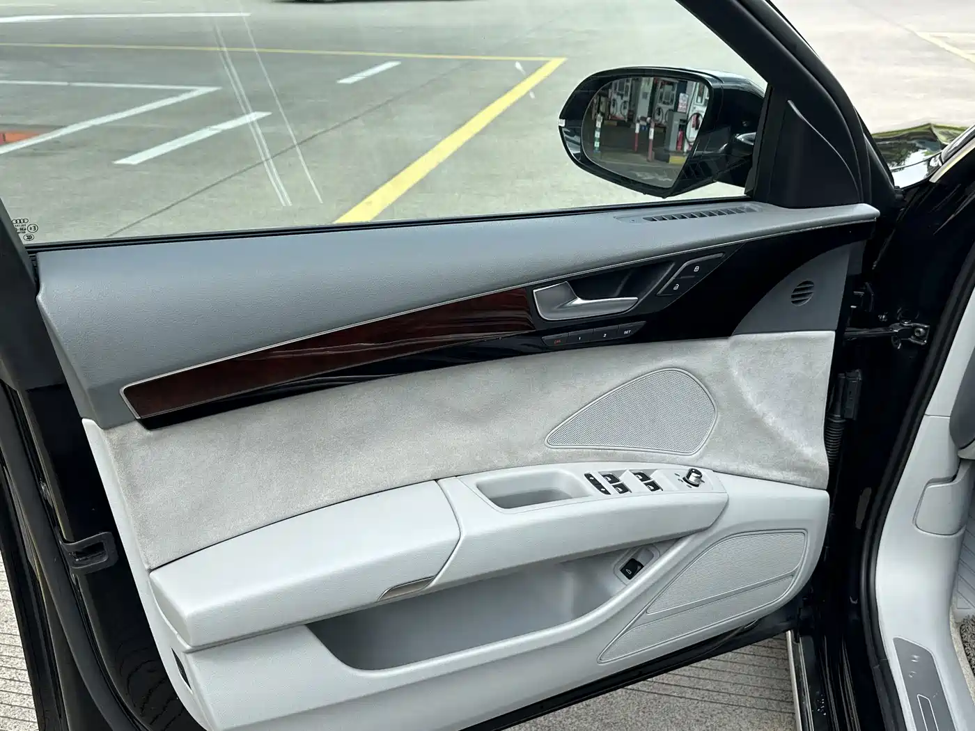 Фото 8 - Audi A8