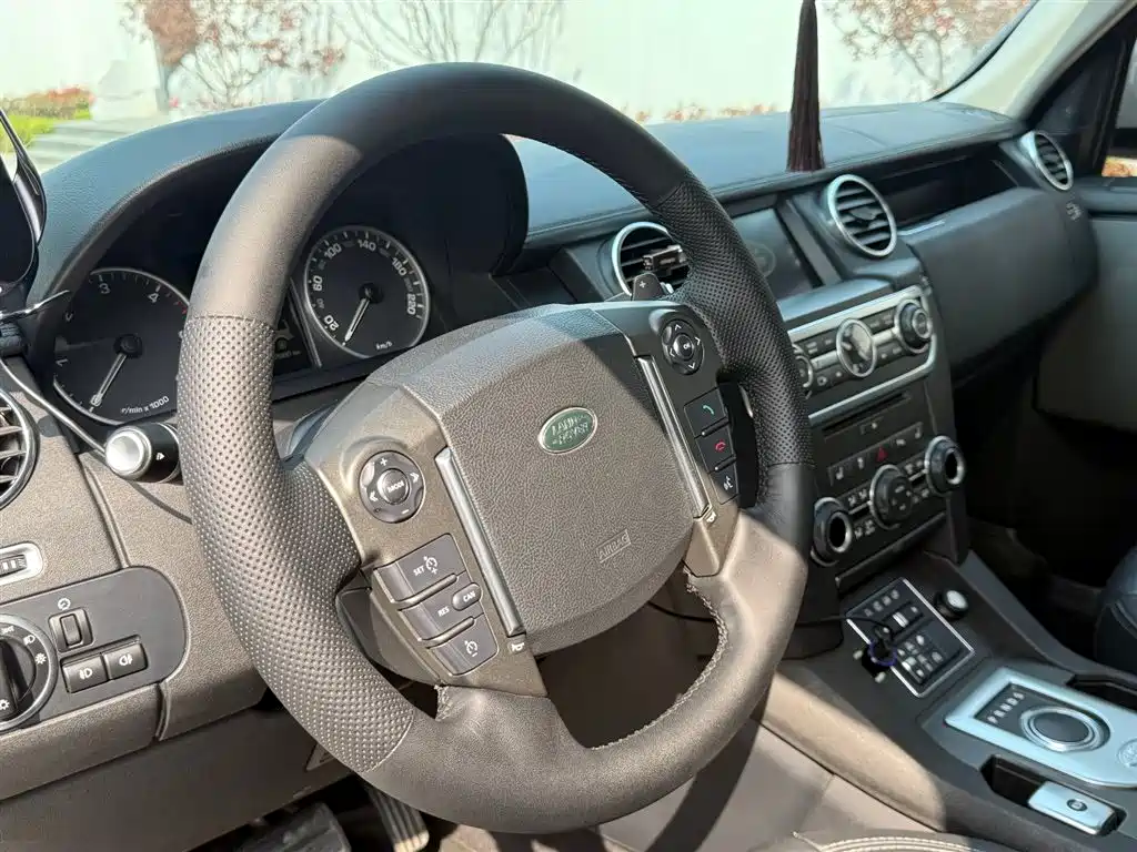 Land Rover Discovery 2015 3.0 SDV6 HSE Diesel фото 32