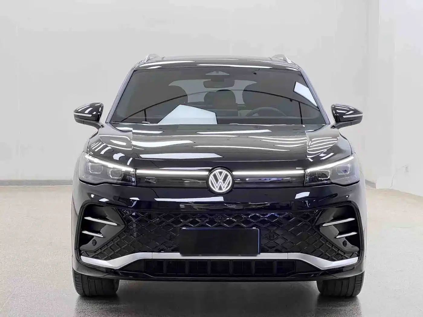 Volkswagen Tiguan L 2025 PRO 380TSI 2WD R-Line Smart Leader Edition фото 2