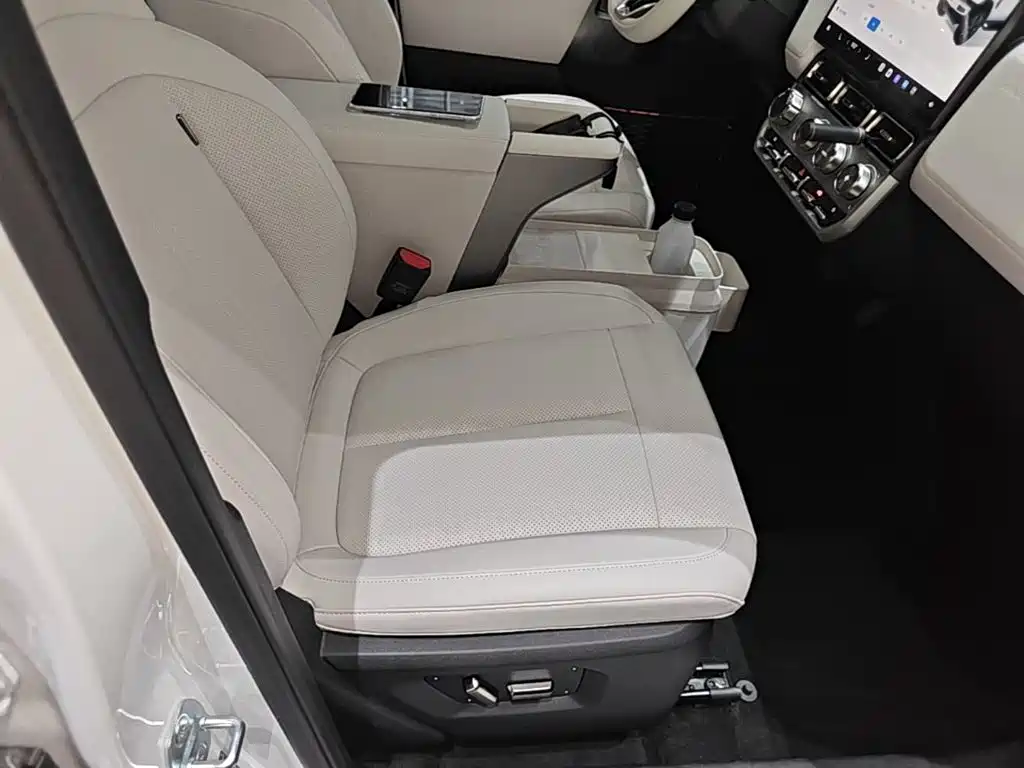 Photo 25 - iCAR V23