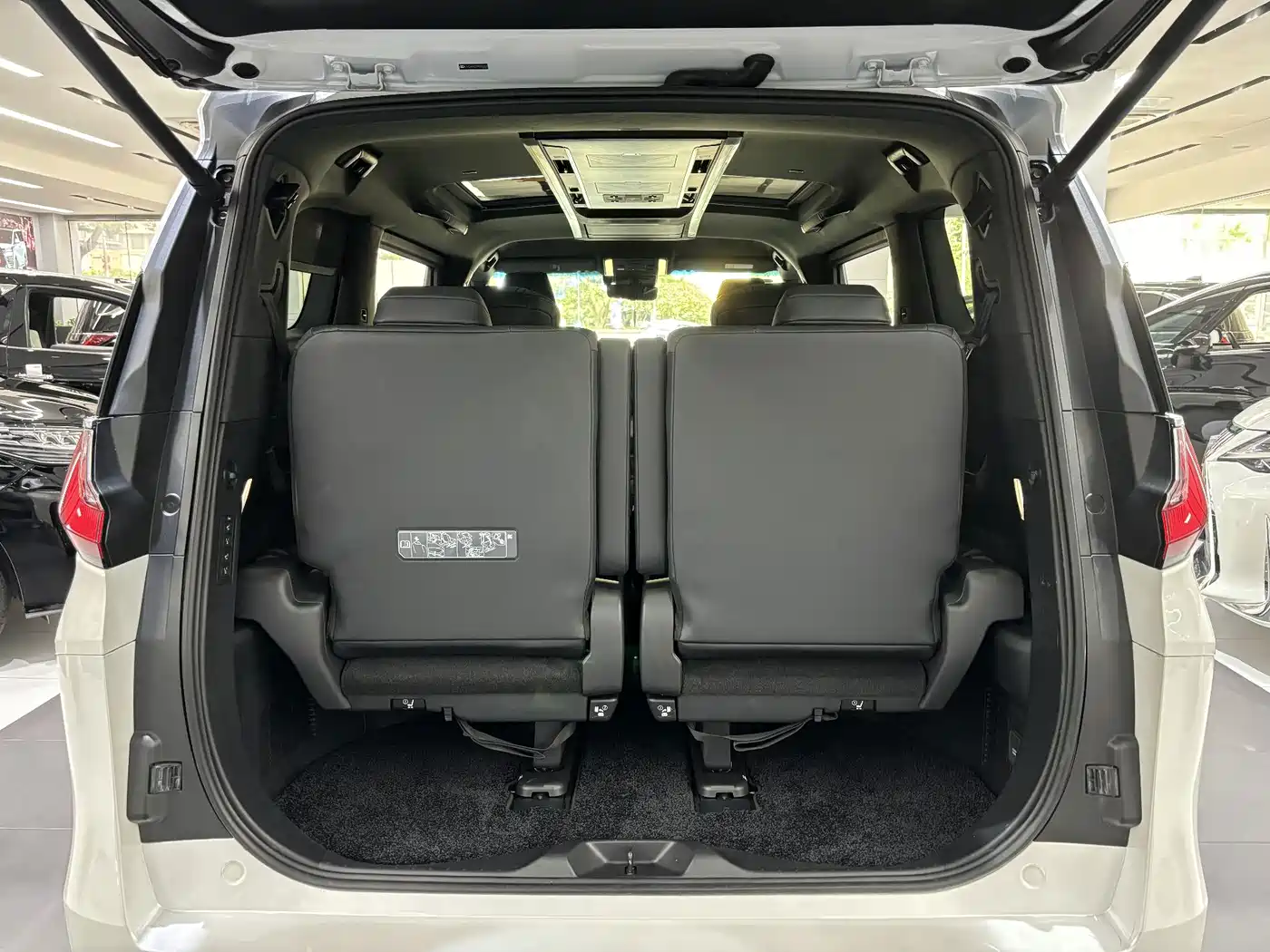 Lexus LM 2025 2023 500h 6-Seater Prestige Edition