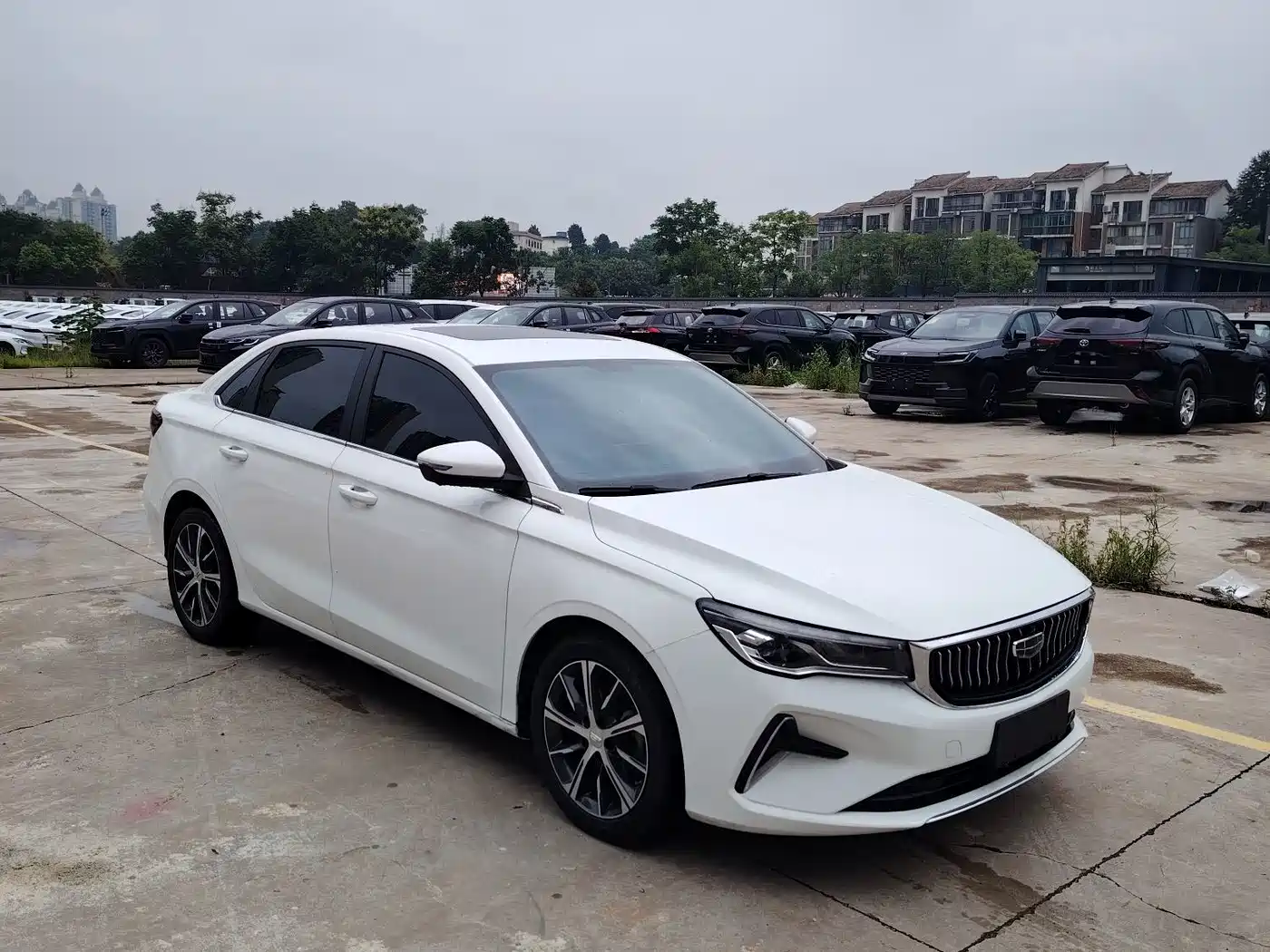Фото 3 - Geely Emgrand