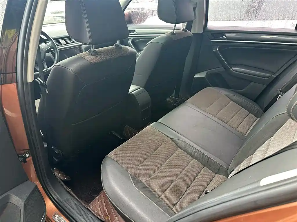 Volkswagen C-TREK 2017 1.6L Automatic Luxury фото 6