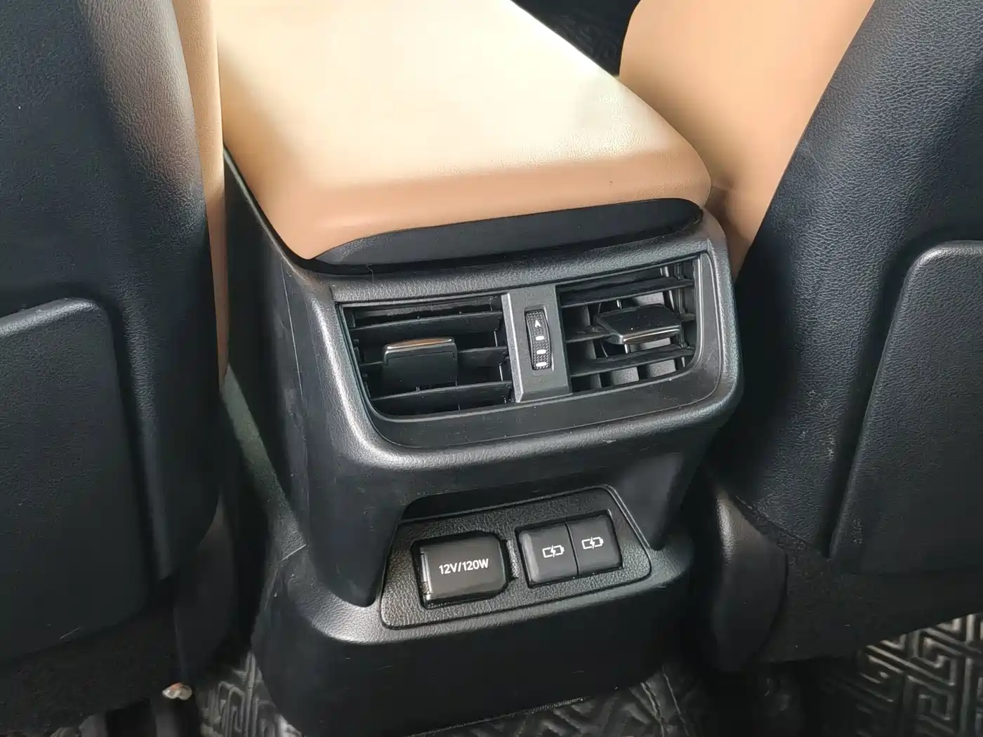 Фото 14 - Lexus ES