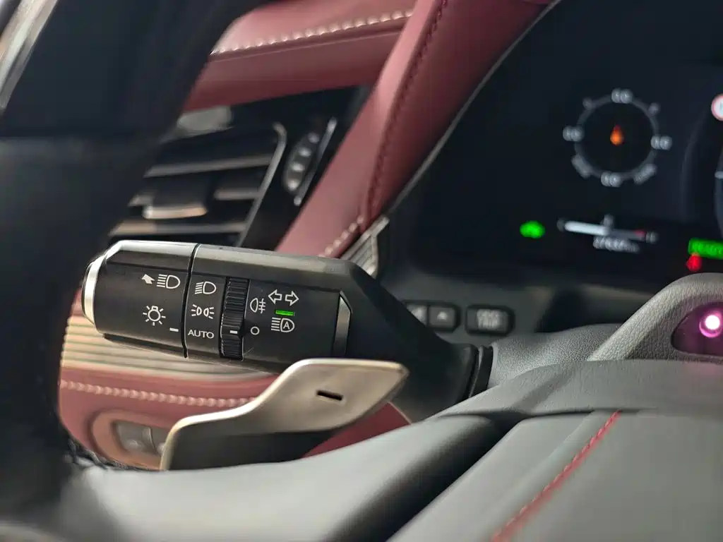 Фото 31 - Lexus LS