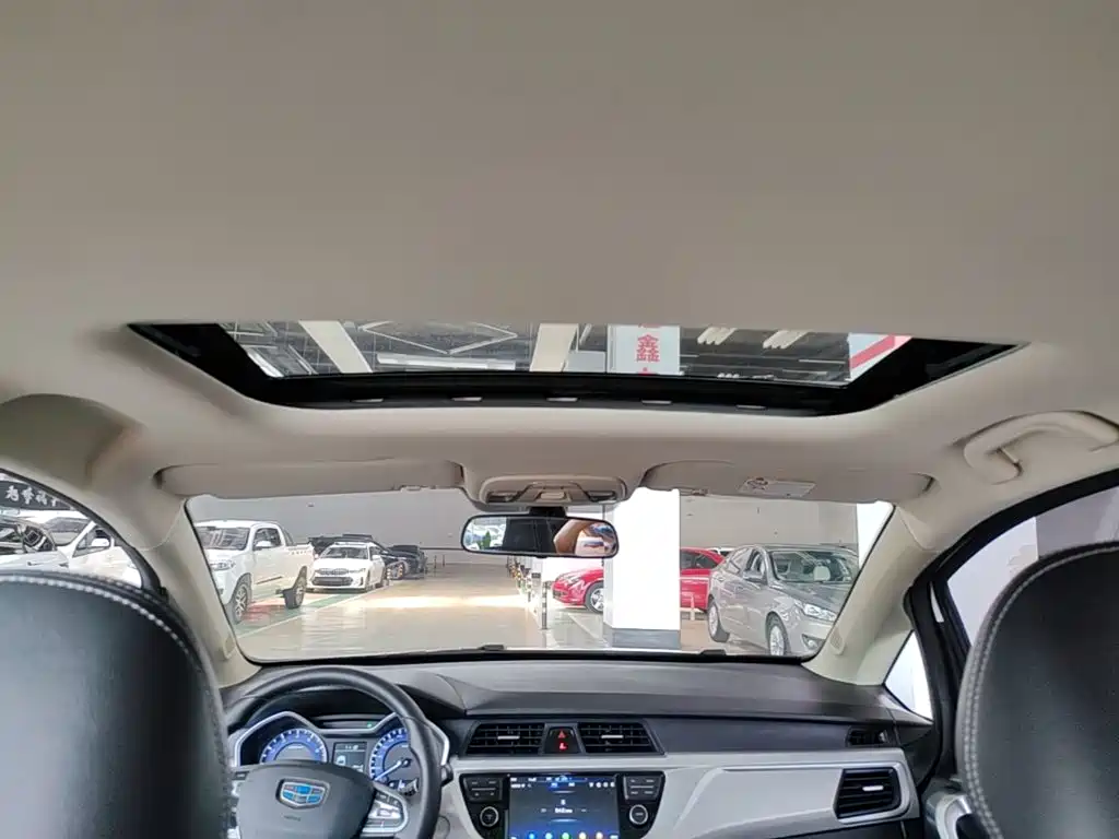 Фото 18 - Geely Vision X3