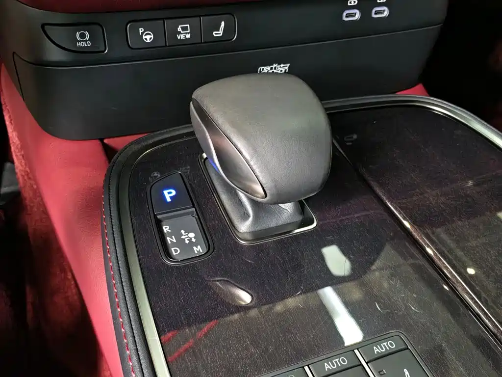 Фото 14 - Lexus LS