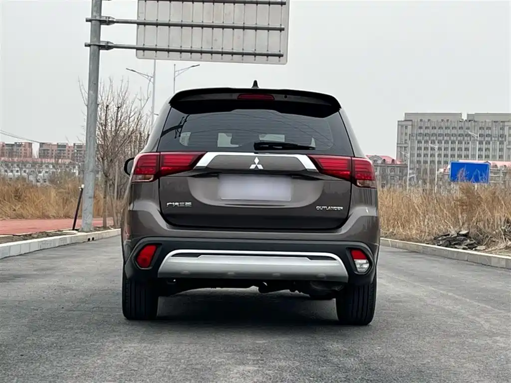 Mitsubishi Outlander 2020 2.0L 2WD Premium 5-seater фото 12