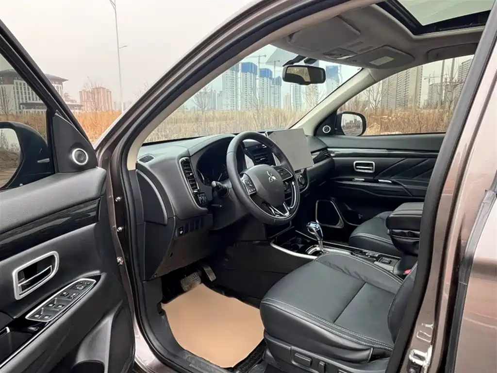 Mitsubishi Outlander 2020 2.0L 2WD Premium 5-seater фото 16