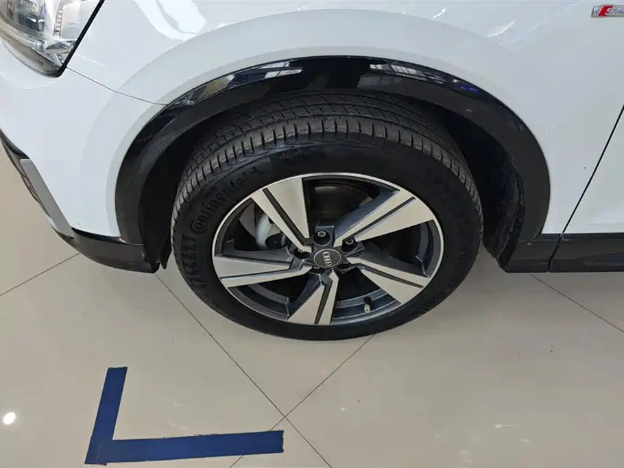 Audi Q2L 2020 35 TFSI Progressive Dynamic Model фото 6