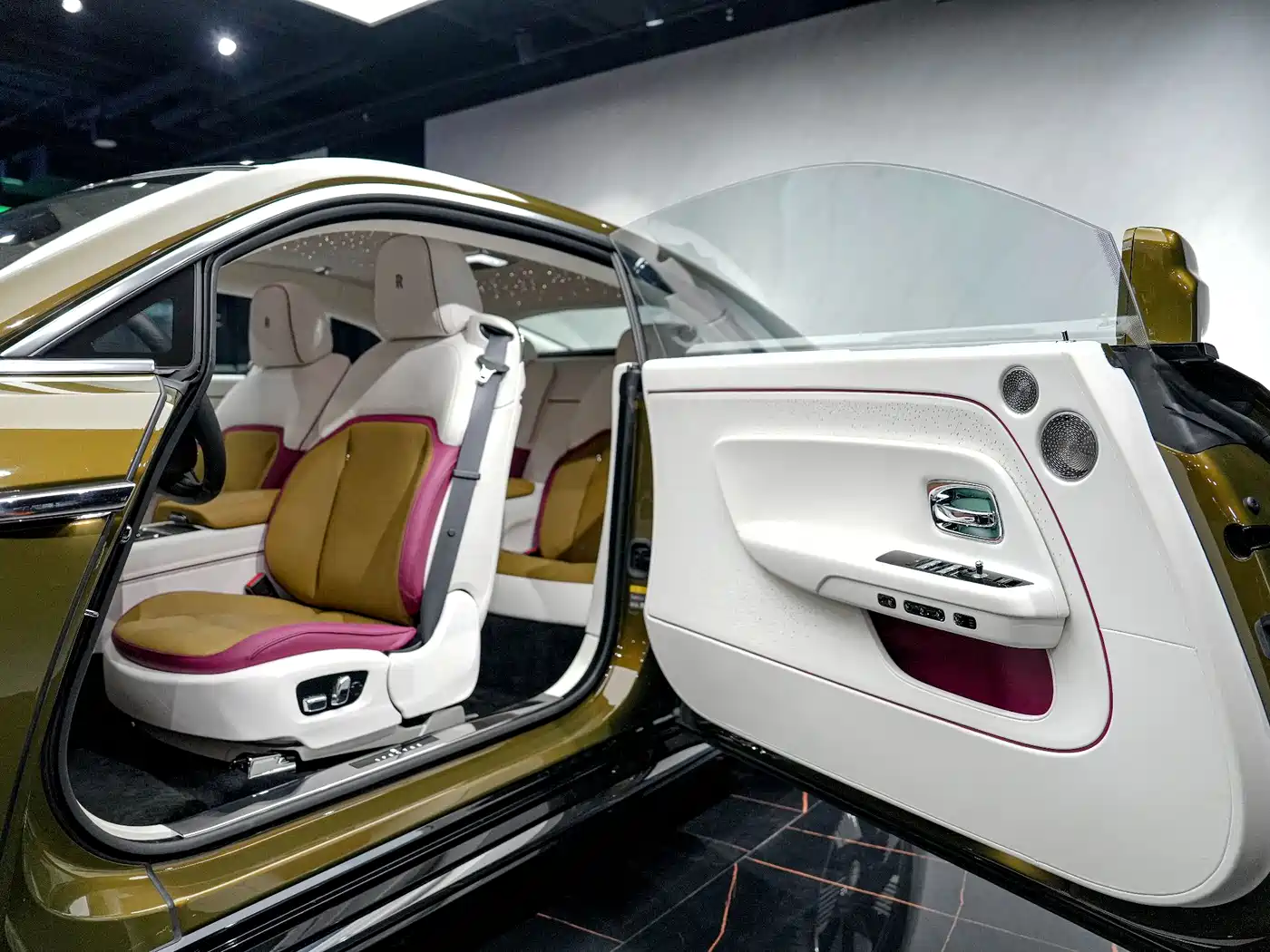 Rolls-Royce Spectre 2024 Standard Model фото 33