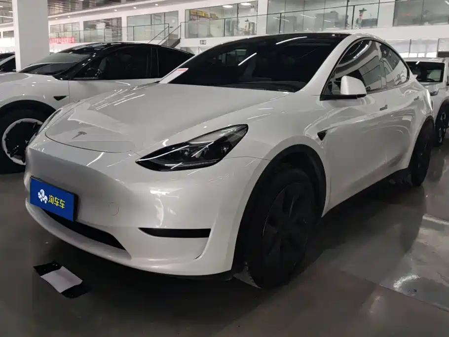 Tesla Model Y 2024