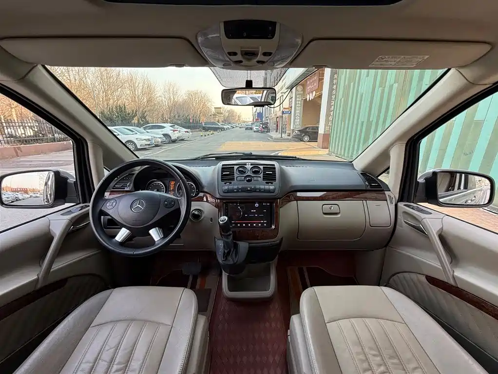 Mercedes-Benz Viano 2013 Model 3.0L Navigation Edition фото 4