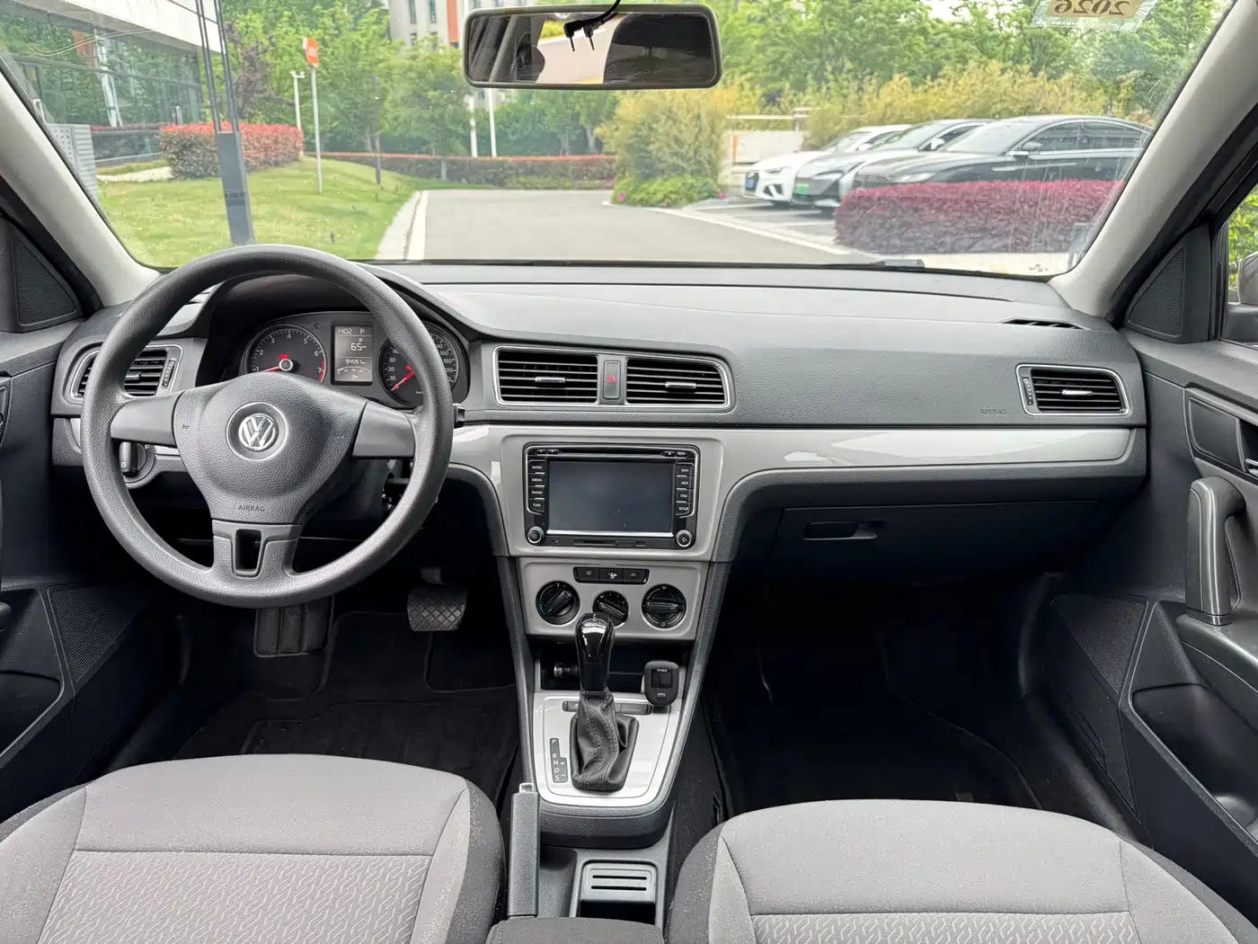 Volkswagen Lavida Tour 2013 1.6L Automatic Trend Style фото 7