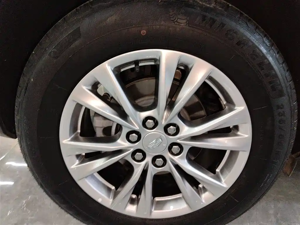 Cadillac XT5 2023 2.0T 2WD Fashion Edition фото 26