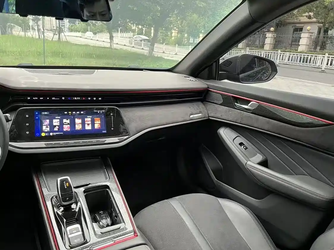 DONGFENG YI HYUN MAX