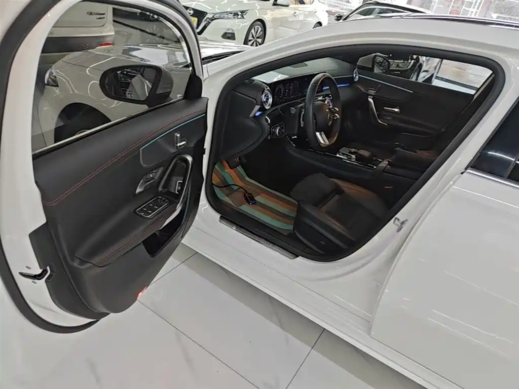 Mercedes-Benz A-Class 2023 A 200 L Fashion фото 16