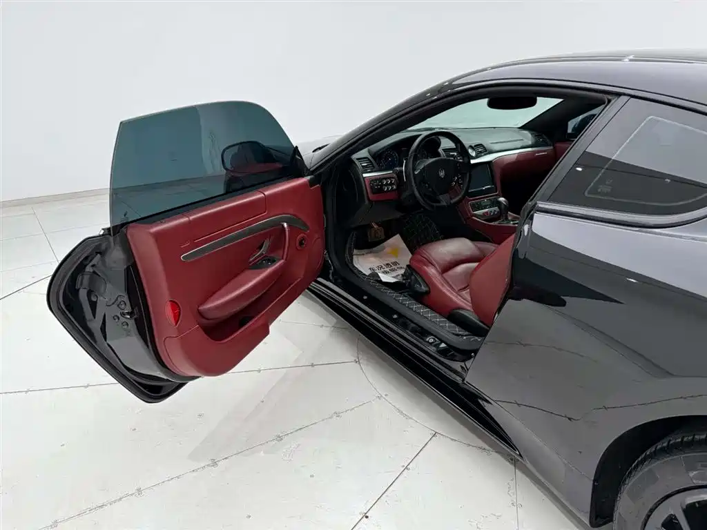 Maserati GranTurismo 2007 4.2L Standard фото 13