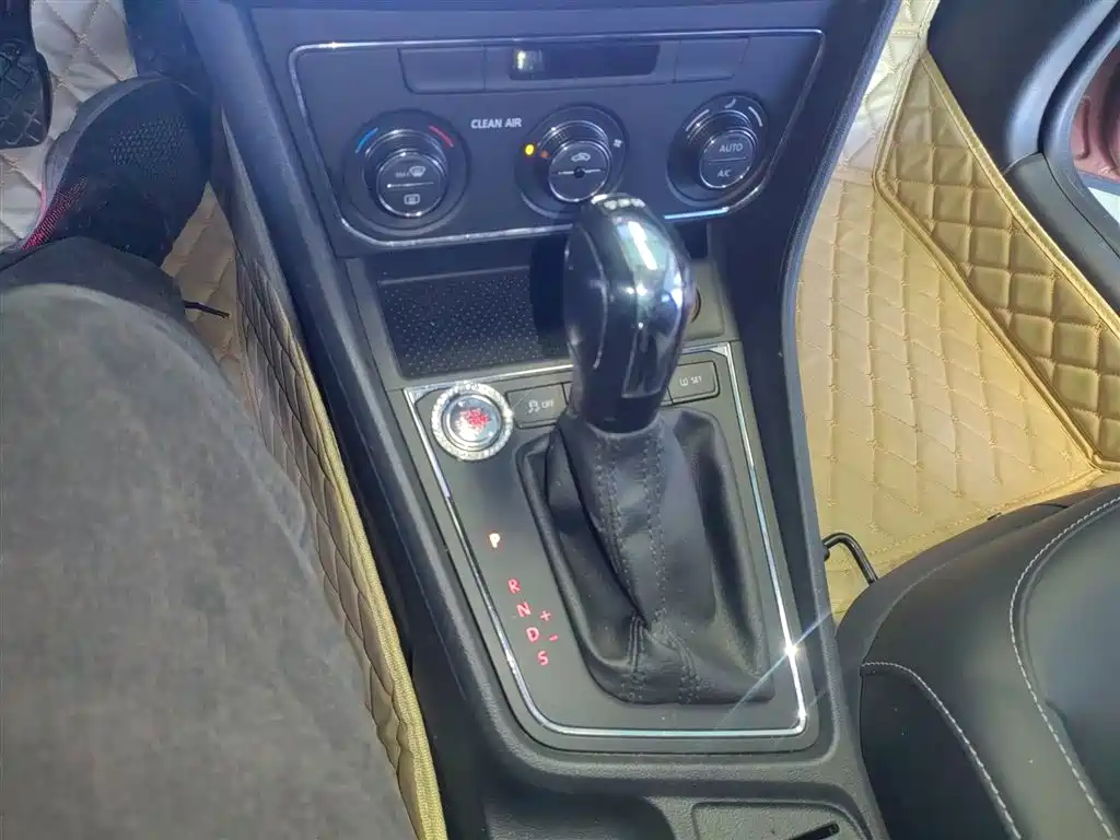 Volkswagen Lavida Tour 2017 230TSI DSG Comfort Edition фото 11
