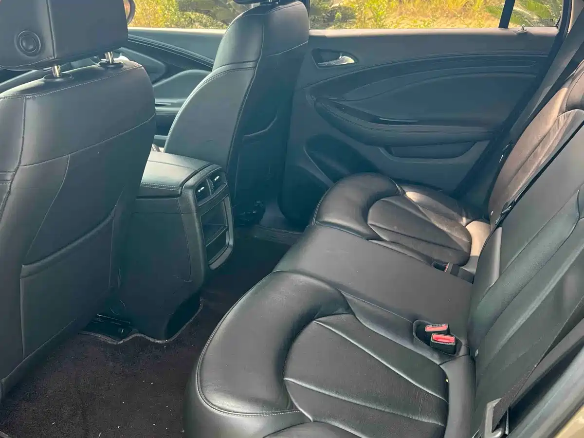 Photo 8 - Buick Envision Plus