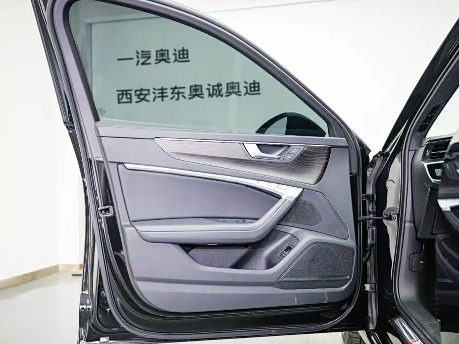 Фото 7 - Audi A6L