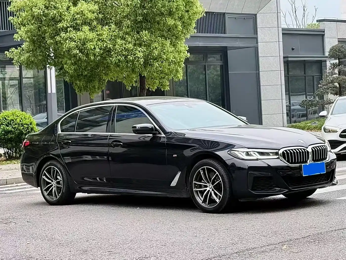BMW 5 Series 2021 525Li M Sport Package фото 3