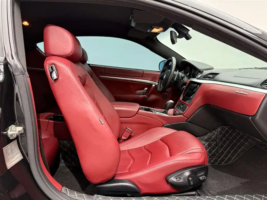 Maserati GranTurismo 2007 4.2L Standard фото 18