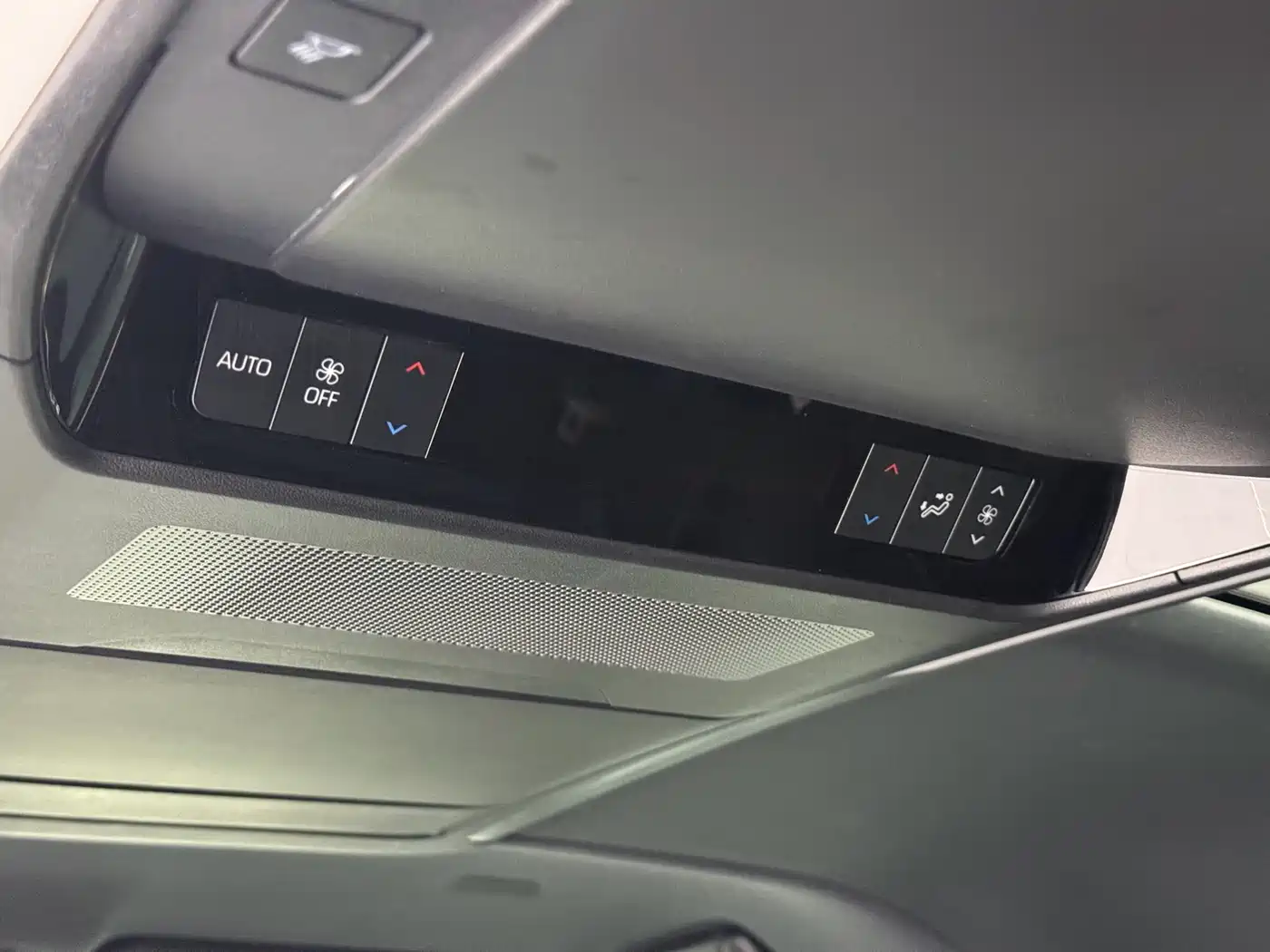 Toyota Vellfire 2024 Crown Hybrid 2.5L Executive Premium Edition фото 12