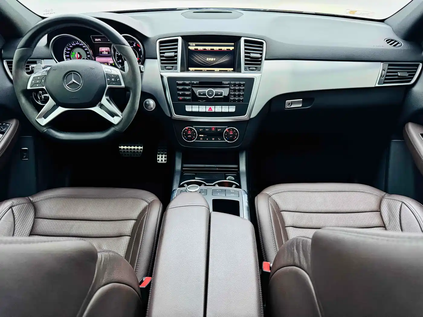 Mercedes-Benz M-Class AMG 2012 AMG ML 63 фото 11