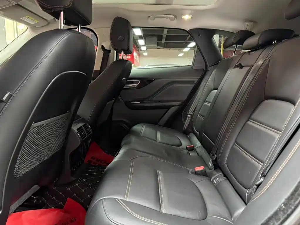 Фото 8 - Jaguar F-PACE
