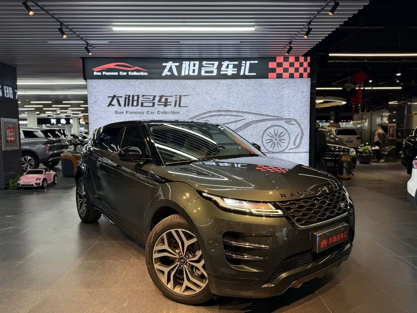 Land Rover Range Rover Evoque 2021 Range Rover Evoque L 249PS R-Dynamic First Edition Launch Edition фото 3