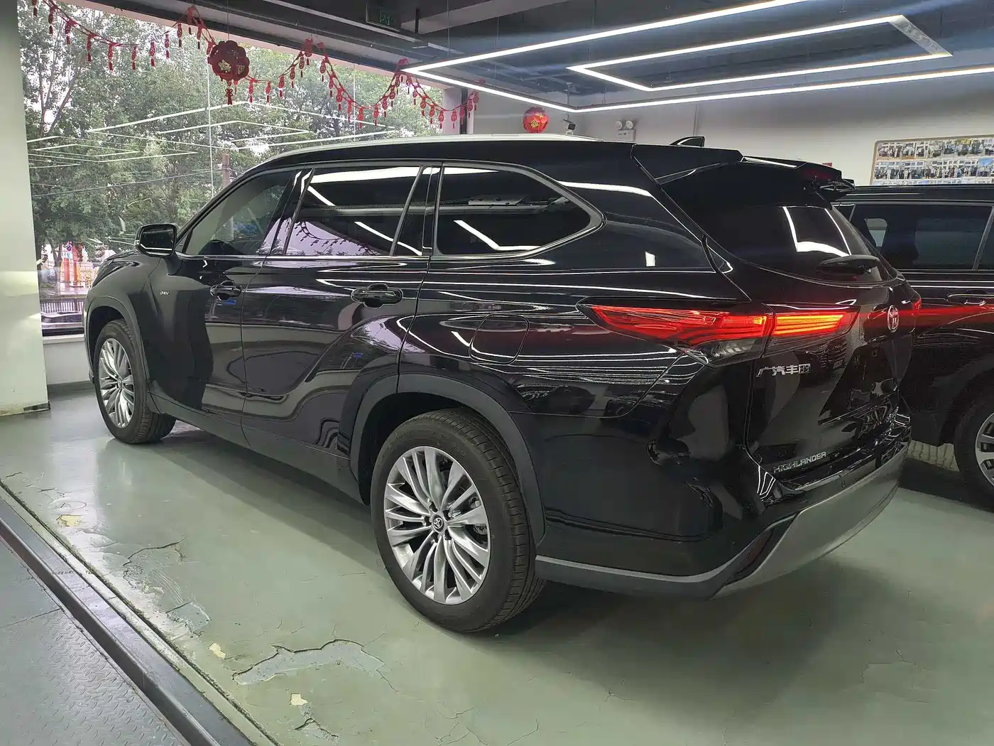 Toyota Highlander 2024 2.5L Smart Hybrid 4WD Ultimate 7-seater фото 4