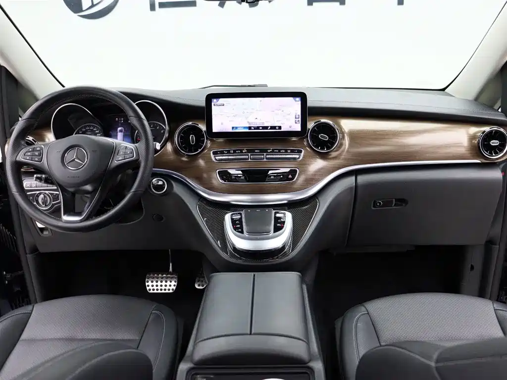 Mercedes-Benz V-Class 2021 V 260 L Long Wheelbase Premium Edition фото 16