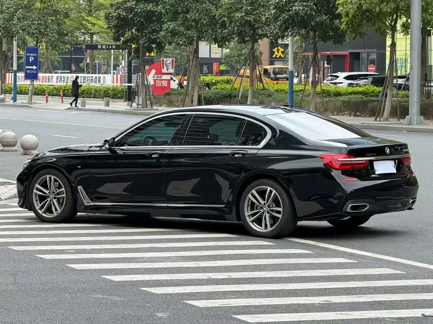 BMW 7 Series 2018 730Li Leading Type M Sport Package фото 7