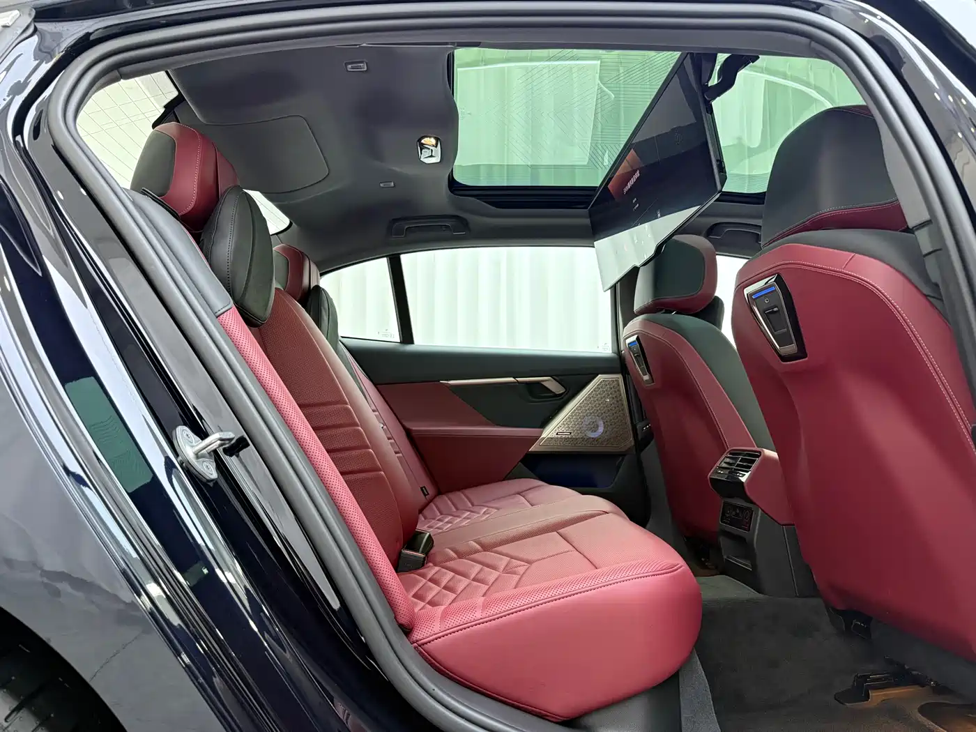 BMW 5 Series 2025 530Li Premium M Sport Package фото 10