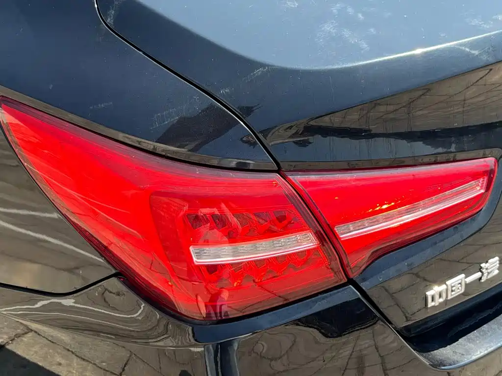 Фото 4 - Hongqi H5