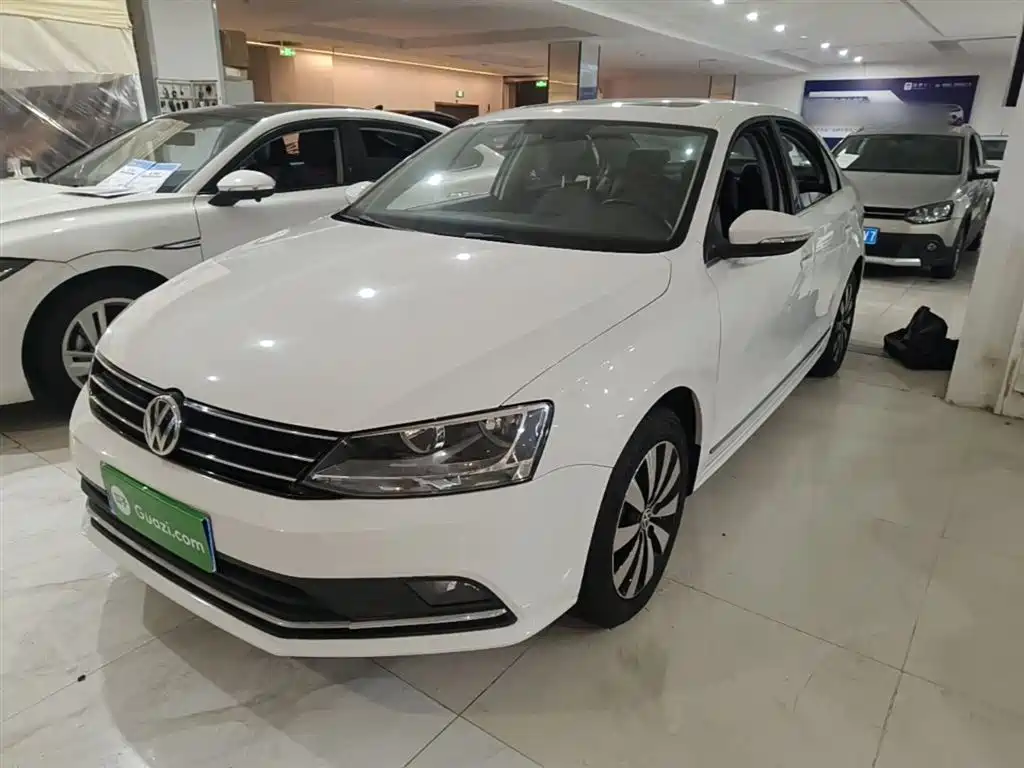 Volkswagen Sagitar 2018 1.6L Automatic Comfort фото 2